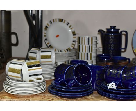 A GROUP OF HORNSEA HEIRLOOM DINNERWARE AND A GROUP OF MIDWINTER QUEENSBURY DINNERWARE to include a Hornsea Heirloom blue patt