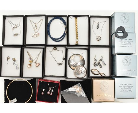 AN ASSORTMENT OF SILVER AND WHITE METAL JEWELLERY, to include a large circular form pendant necklace with hammered texture de