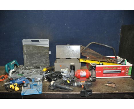 A TRAY AND A BOX CONTAINING POWER AND HAND TOOLS including Draper 240v hammer drill (PAT pass and working) and cordless drill