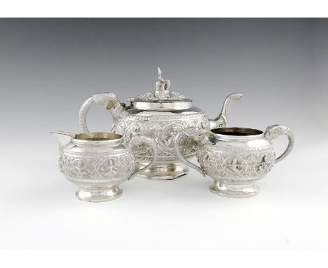 λA three-piece Indian silver tea set, unmarked, in the manner of Dass and Dutt, of Calcutta circa 1900, circular form, double