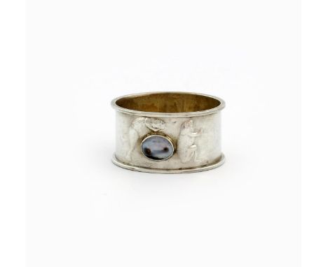 By The Guild of Handicraft Limited, an Edwardian silver napkin ring, London 1902, circular form, embossed with two frogs and 