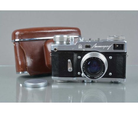 A Gomz Leningrad Rangefinder Camera, 1964, four screw, serial no 000149, spring drive working, shutter working, self timer wo