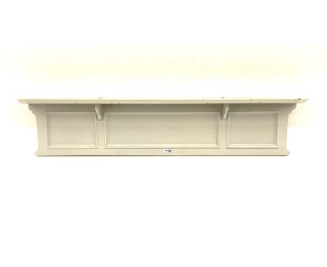 Painted pine wall shelf relief, in grey finish Dimensions: Height:&nbsp;30cm&nbsp; Length/Width:&nbsp;134cm&nbsp; Depth/Diame