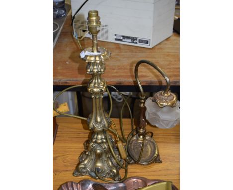 BRASS TABLE LAMP TOGETHER WITH A FURTHER SMALL LAMP WITH FROSTED GLASS SHADE (2)