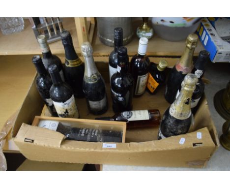 BOX OF VARIOUS VINTAGE WINE, CHAMPAGNE ETC TO INCLUDE DOW'S 1999 PORT