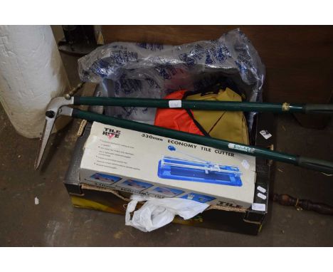 BOX OF MIXED ITEMS TO INCLUDE TILE CUTTER, EDGING SHEARS ETC