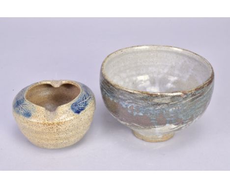 WILLIAM MARSHALL (1923-2007) for Leach Pottery; a stoneware footed bowl, iron and cobalt glaze decoration on pale grey ground
