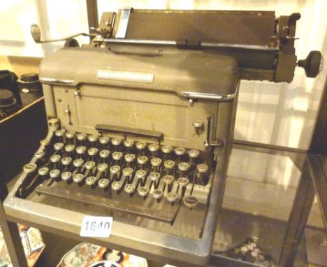 Vintage Imperial model 60 typewriter 