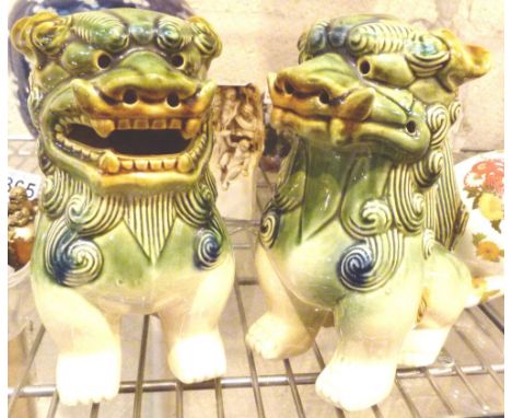 Pair of Oriental glazed ceramic dogs of Fo H: 18 cm 