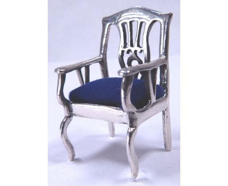 Silver chair pin cushion H: 3 cm 