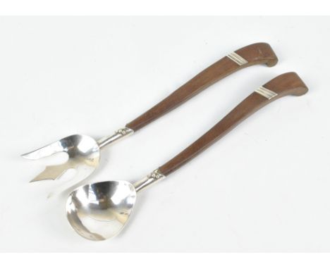 A pair of Mexican 925 silver salad servers with wooden handles, length of fork 28.5cm. CONDITION REPORT: Minor wear and dents