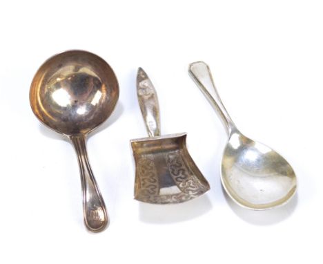 WILLIAM PUGH; a George III hallmarked silver shovel caddy spoon with pin pricked decoration, initialled 'G' to the finial, Bi