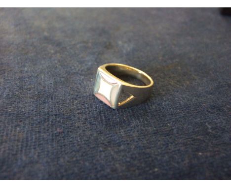 SILVER RING MARKED 925 WITH 5 PEARL EFFECT STONES
