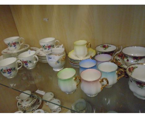 21 PIECE WEDGWOOD DEVON SPRAYS PART TEA SERVICE PLUS 20 MIXED ROYAL ALBERT PIECES TO INCLUDE 7 OLD COUNTRY ROSES AND 12 PIECE