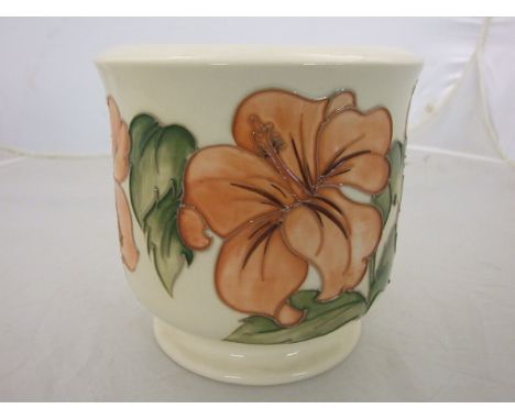 MOORCROFT POTTERY LARGE PLANTER DECORATED IN THE CORAL HIBISCUS PATTERN ON A CREAM BACKGROUND, APPROX 18CM TALL, BOXED
