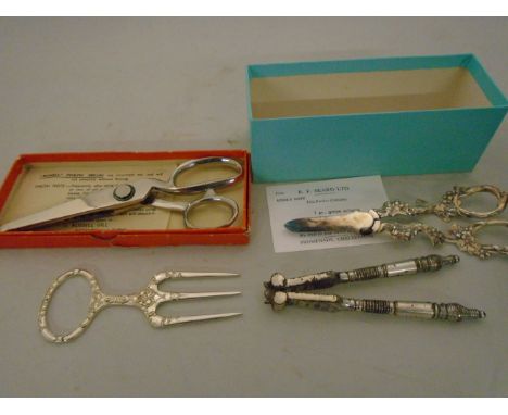 VINTAGE PINKING SHEARS GRAPE SCISSORS NUTCRACKER AND 1 OTHER