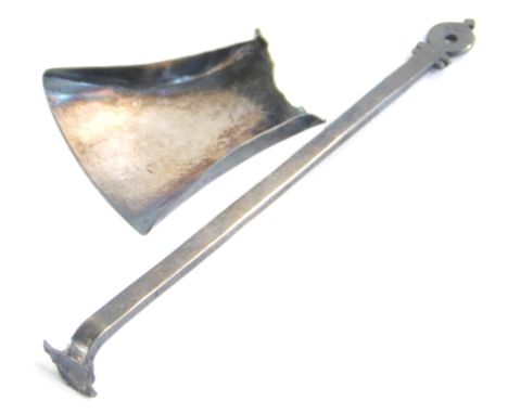 A miniature 17thC silver fire shovel, of typical form, circa 1690, 9cm wide. (AF)