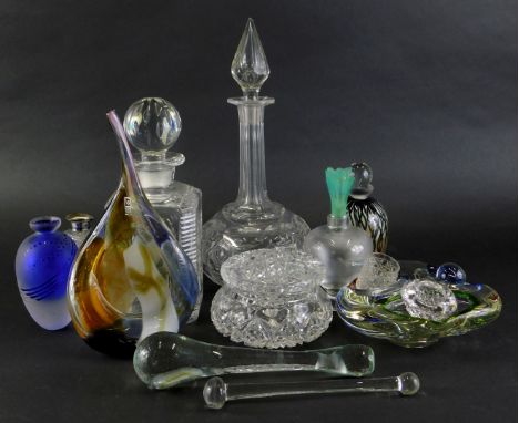 Various glassware, a Daum glass perfume bottle with coloured stopper, 17cm high, Mdina glass sculpture, various other glasswa