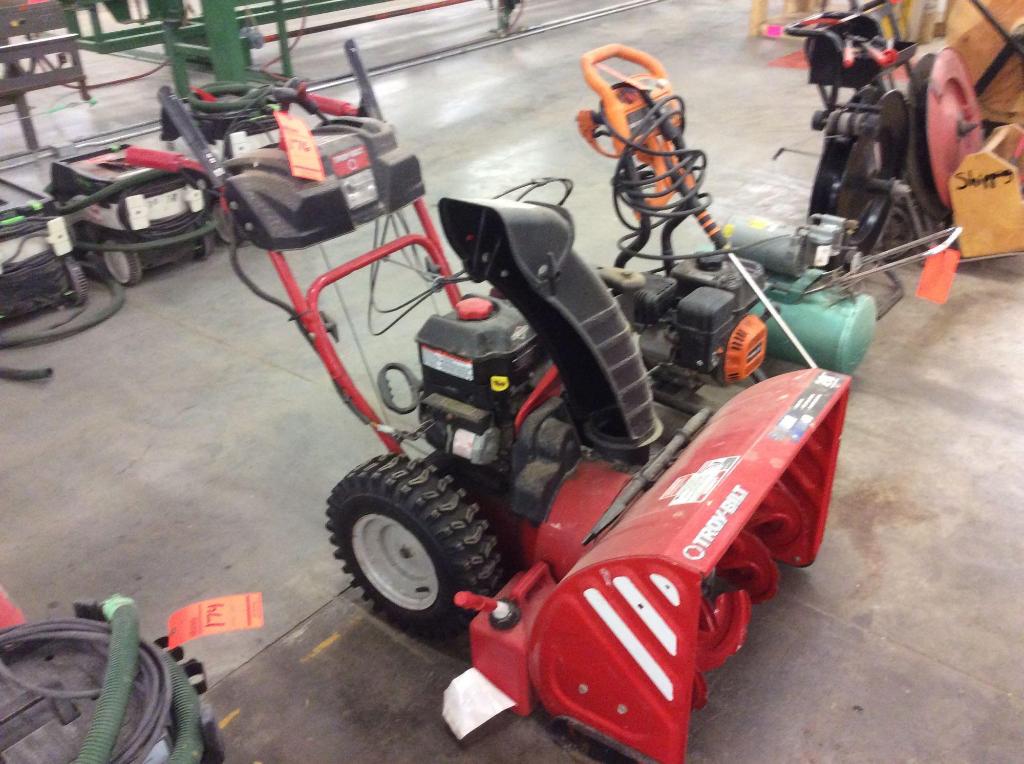 TroyBilt Storm 2840 snow blower with 250 CC gas motor