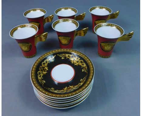 6 Tassen mit Untertassen. Porzellan Rosenthal Versace "Medusa".Tassen 9 cm hoch. Dekor Versace Medusa. Form Ikarus. Entwurf v
