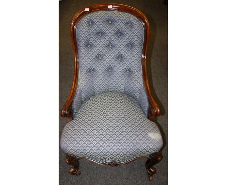 A Victorian spoon back button upholstered parlour&nbsp; armchair with serpentine stuff over seat on cabriole forelegs knuckle