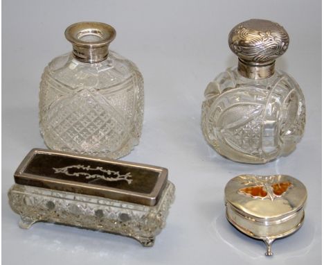 William Hutton and Sons, a globular glass scent bottle with silver collar and mushroom cap, Birmingham 1900, 12.5cm, together