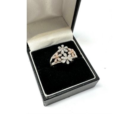 9ct  white &amp; yellow gold diamond set ring 0.15ct diamonds weight 4.4g 