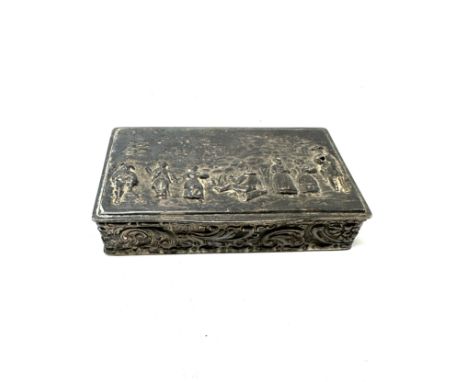 Antique silver scenic embossed snuff box measures approx 10cm by 5.5cm chester silver hallmarks uncleaned condition as shown 