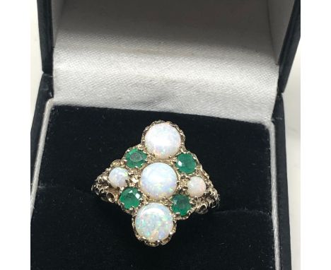 9ct gold opal &amp; emerald ring weight 5.6g 