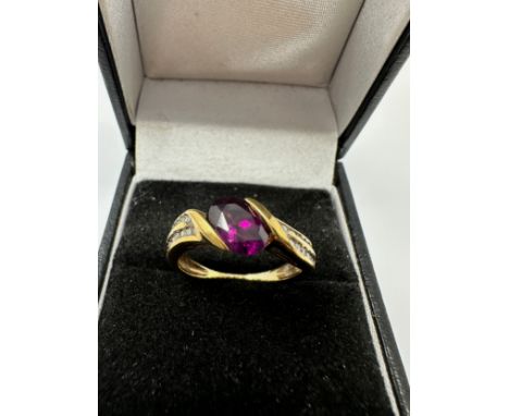 9ct gold diamond &amp; amethyst ring weight 2.5g 