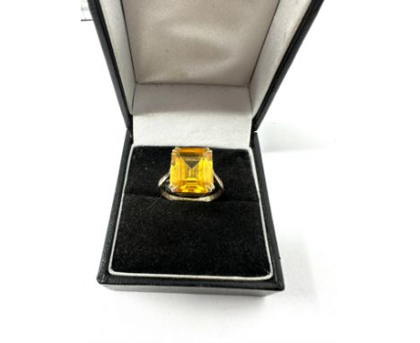 9ct Yellow Gold Vintage Synthetic Yellow Sapphire Ring (3.1g) 