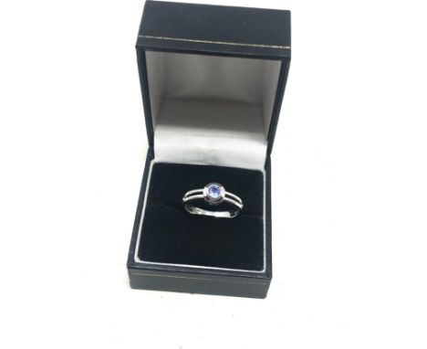 18ct white gold tanzanite ring (3g) 