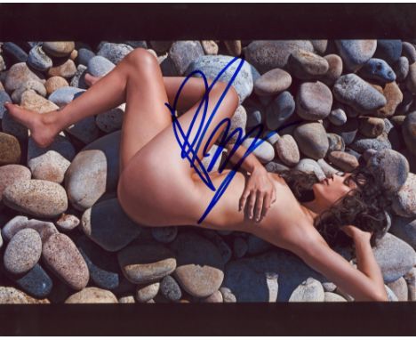 DE LA HUERTA PAZ: (1984- ) American Actress and Model. Well known for her role in the film The Cider House Rules´ (1999). Sig