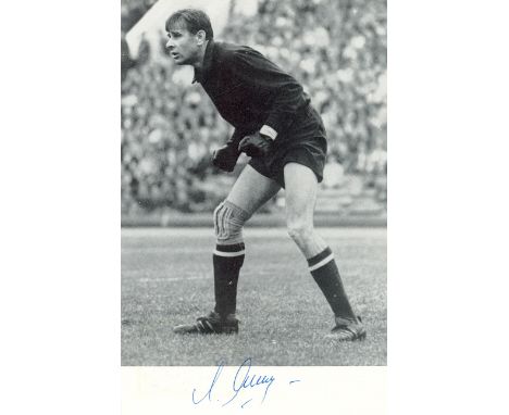 YASHIN LEV: (1929-1990) Russian football Goalkeeper. Also known as the Black Spider. Signed 4 x 6 postcard photograph by Yash