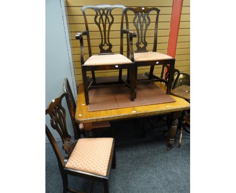 An extending wind out mahogany Edwardian dining table with two leaves and 4+1 Chippendale-type dining chairs with drop-in sea