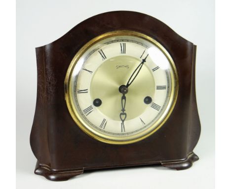 A mid-century Bakelite Smiths mantel clock Condition reports provided on request by email for this auction otherwise items pu