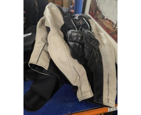 LADIES FULL MOTORBIKE LEATHER SET COMPRISING JACKET, TROUSERS, GLOVES, SIZE 40 LADIES BOOTS