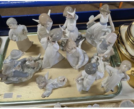 TRAY CONTAINING 11 NAO &amp; LLADRO ORNAMENTS     