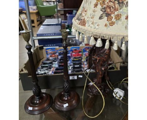 CHINESE STYLE CARVED WOODEN FIGURE TABLE LAMP, PAIR OF COLUMNED MAHOGANY BRASS TOPPED CANDLESTICKS