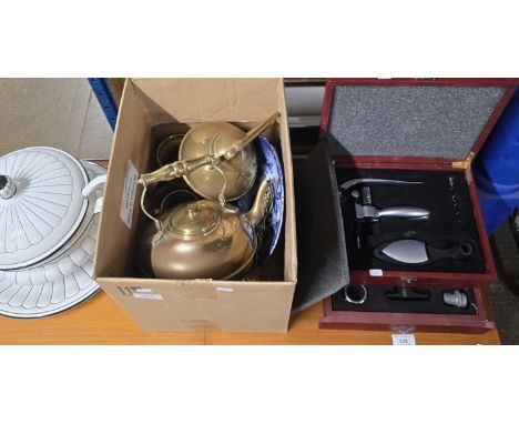 BOX CONTAINING VARIOUS BRASS WARE, BRASS TANKARDS, SMALL BRASS ORNAMENTS, BLUE &amp; WHITE PLATE, PORTUGUESE LIDDED SOUP TURE