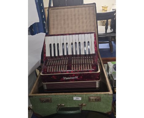 CASED WORLD MASTER ACCORDION     