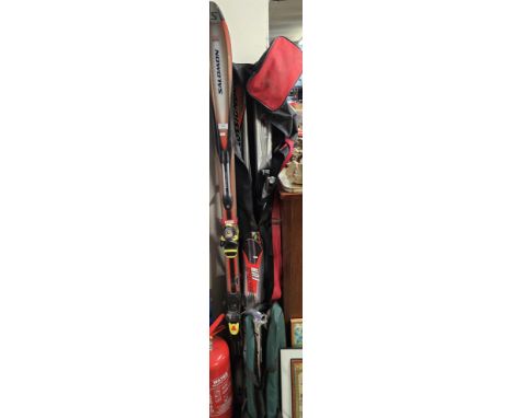 4 PAIRS OF VARIOUS SKI'S, FOLD AWAY SCOOTER