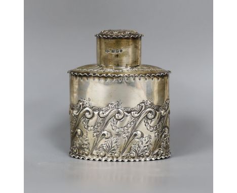 An Edwardian repousse silver oval tea caddy, Sibray, Hall &amp; Co Ltd, London, 1901, height 10.1cm, 129 grams.