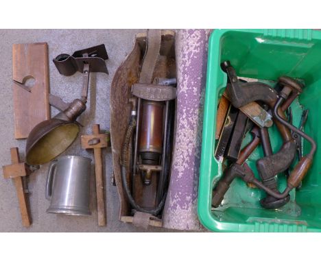 A Kismet car foot pump, cased, a box of tools, planes and a lead lamp