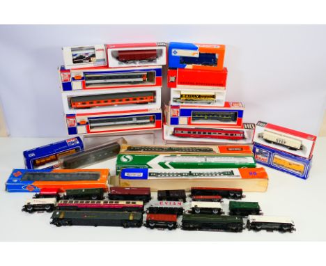 Jouef - Roco - Marklin - Schicht - Other - Over 30, mainly boxed HO gauge items of continental freight and passenger rolling 