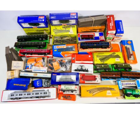 Marklin - Roco - Jouef - H&M - Other - 29 boxed HO gauge items of continental freight and passenger rolling stock, with a qua