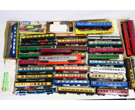 Hornby - Lima - Kitmaster - Tri-ang - Over 20 items of OO?HO gauge passenger and freight rolling stock, largely unboxed. Lot 