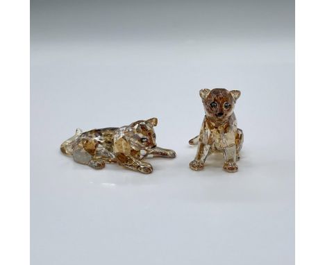 SCS Annual Edition 2019 sandy-colored crystal figures of two Amur Leopard cubs. In a radiant-like finish and fur patterns. Th