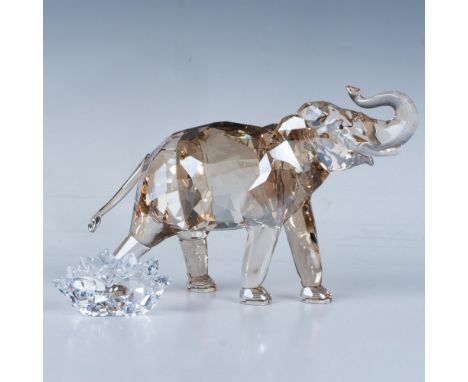 Cinta the Elephant. SCS annual edition piece for 2013. Made from Light Sand crystal, black eyes, and frosted tusks. The figur