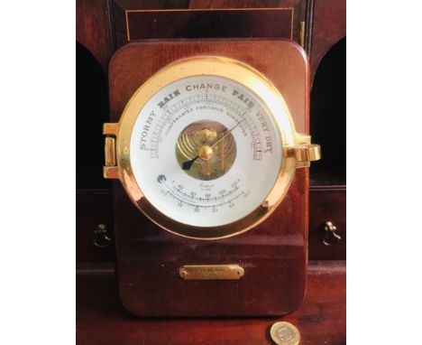 CONTEMPORARY CIRCULAR BAROMETER, DIAL APPROXIMATELY 9cm, UPON PLINTH, APPROXIMATELY 22 x 16cm 